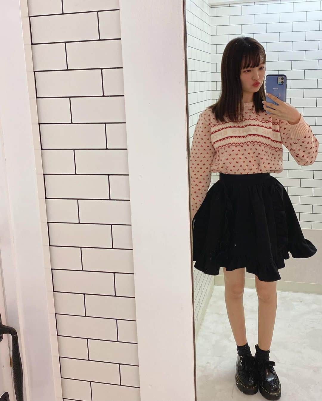 新澤菜央さんのインスタグラム写真 - (新澤菜央Instagram)「次はどこ行こうっか！😚   #ootd #元町カフェ #三ノ宮カフェ #buttercup #cupcake #christmas」12月4日 18時32分 - _shinshin_48