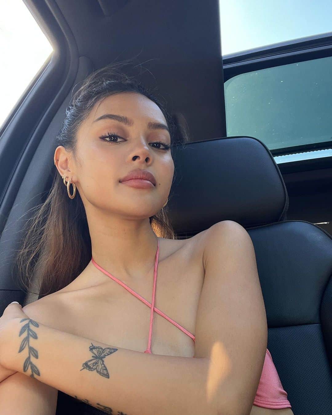 リリーマイマックのインスタグラム：「Happy & thriving 😇 I love being surrounded by amazing energy ✨」