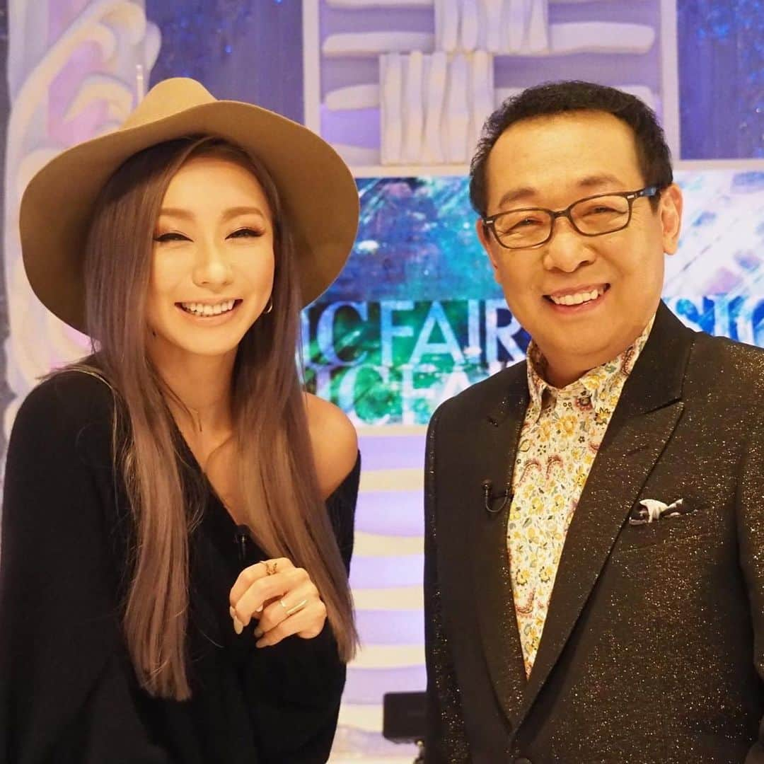 倖田來未さんのインスタグラム写真 - (倖田來未Instagram)「. フジテレビ「MUSIC FAIR」様😭 12/6配信の新曲「100のコドク達へ」を歌わせていただき、本当にありがとうございました！！！！！！！ ⁡ この曲を披露できるなんて本当に幸せでした！！ 楽屋では何度も練習して歌って収録へ行きました！ ⁡ みなさまともお話も盛り上がり、特にさだまさしさんが楽しすぎて、カメラが止まってからも話し続けたことはここだけのお話！！笑 ⁡ #フジテレビ #musicfair #100のコドク達へ #初披露 #wrinn #miumiu #ambientofficial #stellarhollywood #fashion #kodakumi #倖田來未」12月4日 18時38分 - kodakumi_official