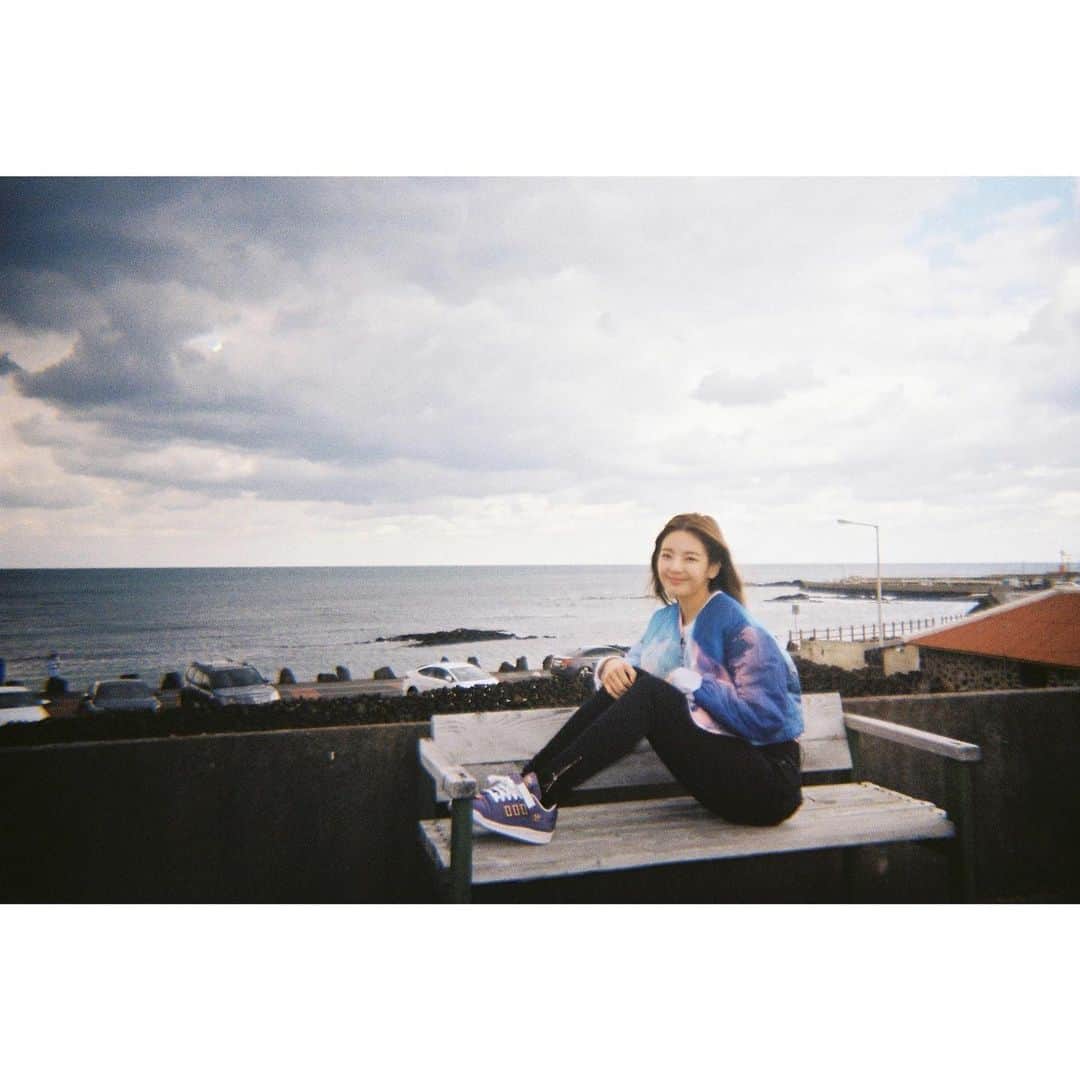 ITZYさんのインスタグラム写真 - (ITZYInstagram)「🍊 LIA's VLOG in JEJU ITZY-DO 🍊   📍Scan ITZY-DO QR code right now! Find LIA's favorite place in JEJU💿」12月4日 19時00分 - itzy.all.in.us