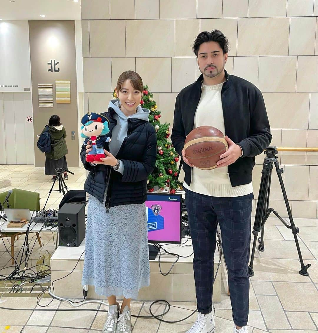 今井麻椰さんのインスタグラム写真 - (今井麻椰Instagram)「水産系バスケ界仲間🦑🐟🏀笑  ビーコル応援トークイベント✨ 来て下さった & Player! 生配信を見て下さった皆さま、 ありがとうございました☺️  待ち時間は、イカと魚の話をしてました。笑  #Bリーグ #bleague #横浜ビーコルセアーズ」12月4日 19時45分 - maya_imai_124