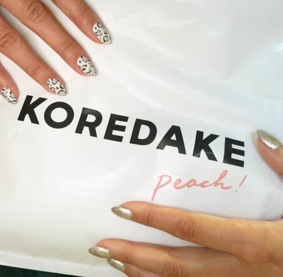 佐野千晃のインスタグラム：「⁡ 可愛いネイルの間にある可愛い"KOREDAKE" ⁡ ピーチフレーバーが夏限定だったんだけど好評すぎて定番になりました🍑 ⁡ いつもと違ったプロテインが飲みたい人、おしゃれなプロテインが飲みたい人ポチッとしてみてね🤤 ⁡ #run #running #marathon #フルマラソン #マラソン #マラソン女子 #人生自由自在 #走る女子 #ファッション #ウェア #楽しく走る #ランニング #ジョギング #KOREDAKE #ウェルネスプロテイン #nail #newnail #ネイル #豹柄ネイル」