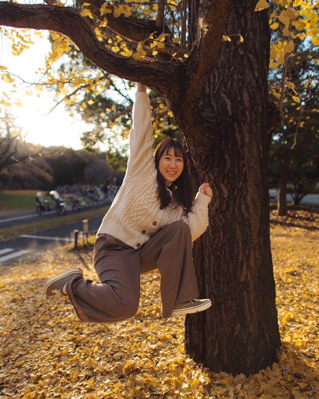 尾上彩さんのインスタグラム写真 - (尾上彩Instagram)「🍂🌾🍁🍄 ・ 今年の秋も一瞬だった！公園楽し！ ・ photo by @yuki_hiroshige 🐸 #秋 #紅葉 #autumn #fall #fallenleaves」12月4日 20時19分 - aya_onoe