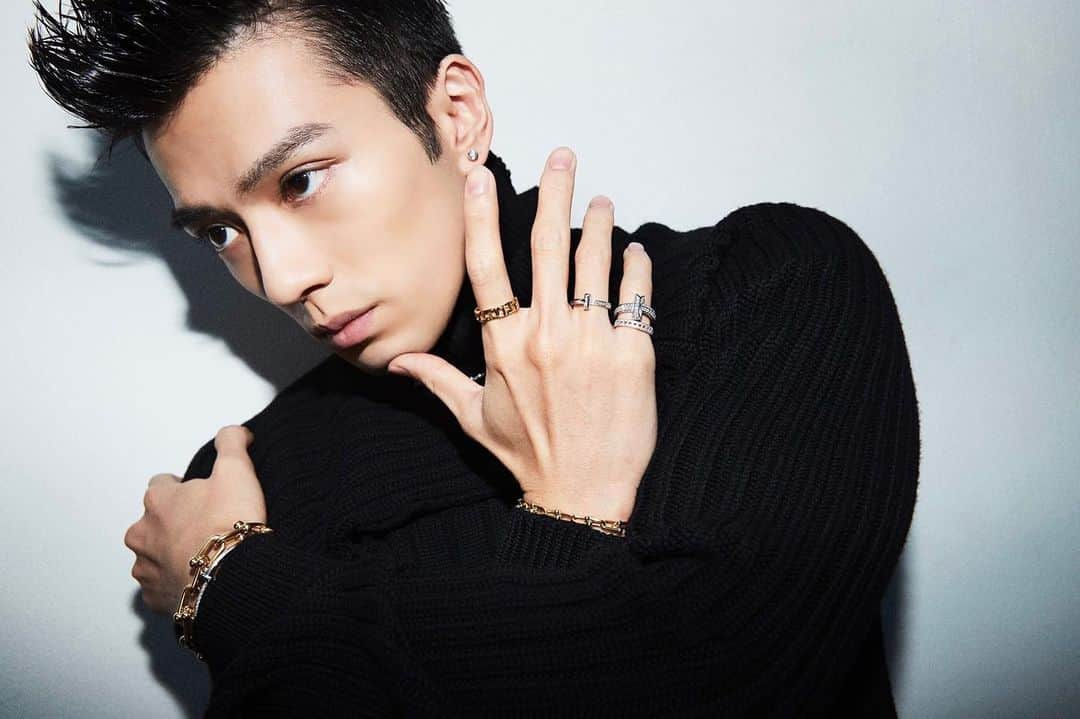 新田真剣佑さんのインスタグラム写真 - (新田真剣佑Instagram)「Celebrating the holiday season. @tiffanyandco  #TiffanyFavorites #TiffanyPartner」12月4日 20時29分 - mackenyu