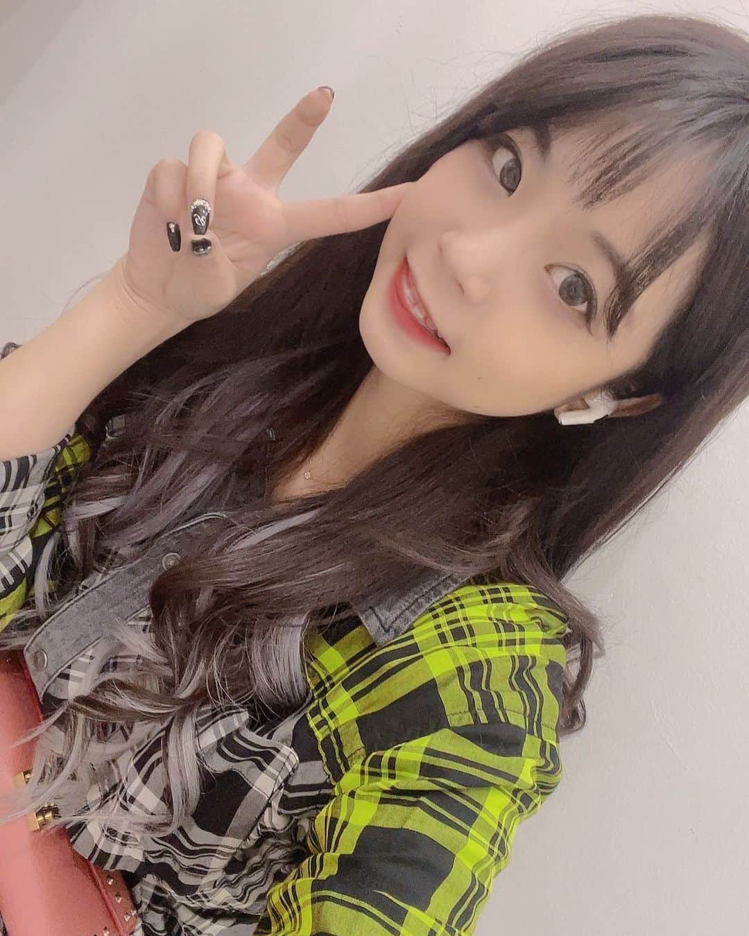 永野いち夏のインスタグラム：「派手髪が好きですとっても🥰 自分の思う可愛いになった時が1番楽しい😉 #派手髪 #インナーカラー」