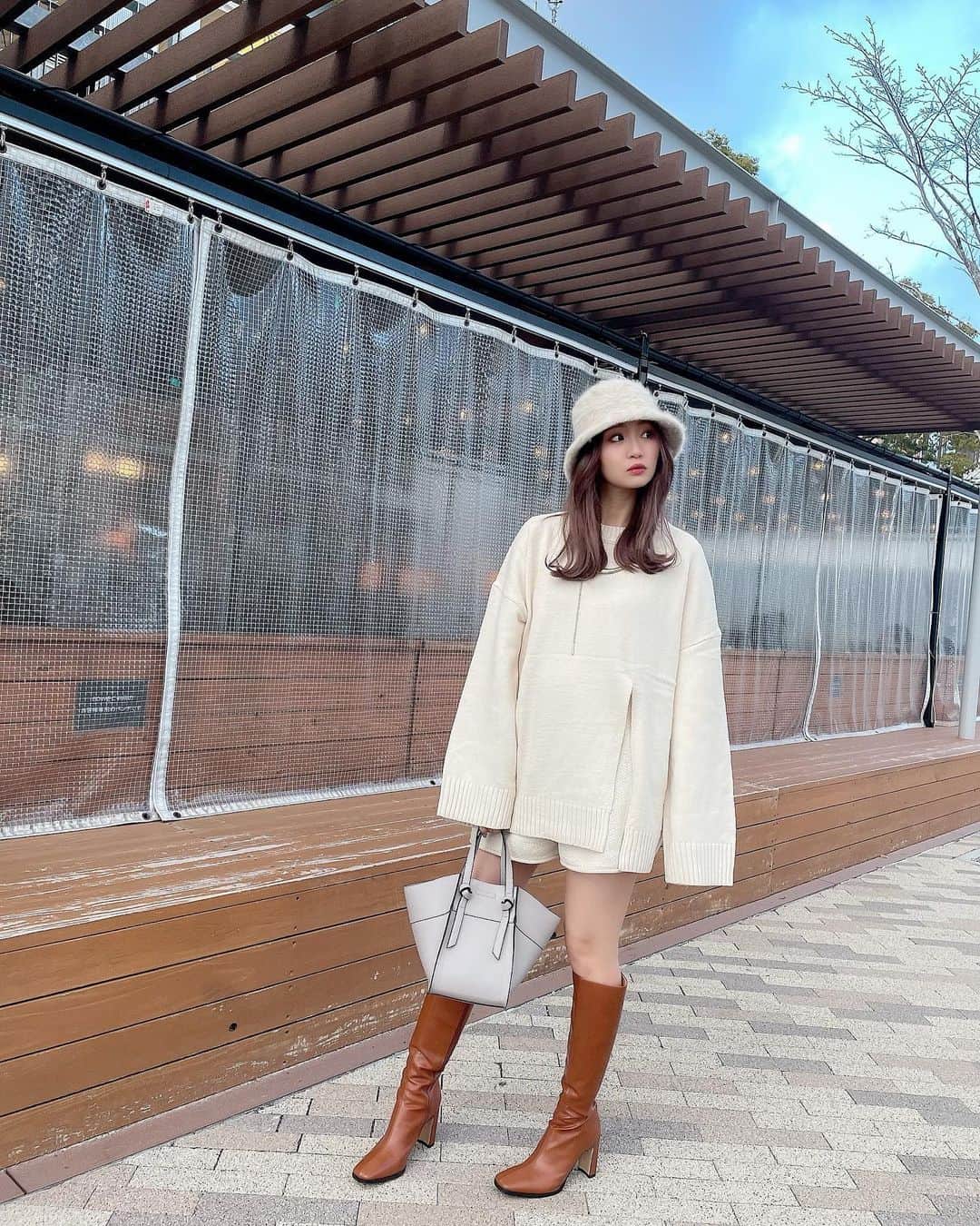 いっちゃん/嶋津 いつみのインスタグラム：「. . 友達とcafé lunch💓 . . . 褒められ率高いニットのセットアップと ロングブーツは @acym_official  のPOPUPでGETしてきた物🥳✨ . . . . 別々で使ってコーデ組んでもかわいいし 楽ちんやしでお気に入り🙆‍♀️❤️ . . . .  #名古屋 #栄 #名駅  #いっちゃん  #フリーモデル  #いっちゃんコーデ #ブライダルモデル #アレンジモデル #ヘアカラー  #ヘアアレンジ #くしゃ顔  #フリーモデル #ドレスモデル #ダイエット  #치맥  #좋아요환영 #소통환영 #팔로우환영  #팔로미 #인친환영 #친구해요 #셀카 #셀피」