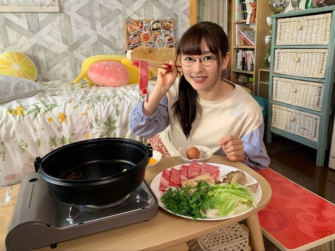 桜井日奈子さんのインスタグラム写真 - (桜井日奈子Instagram)「今夜0時はすき焼きで宴です！🍖  松阪牛です🐄  もう、美味しいでしかないです！！  BSテレ東「ごほうびごはん」第10話  ぜひご覧ください☺️  #ごほうびごはん」12月4日 23時07分 - sakurai.hinako_official