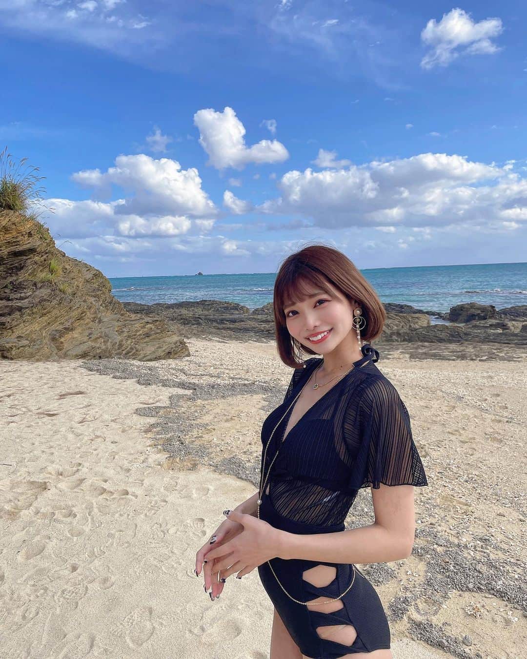 米倉みゆさんのインスタグラム写真 - (米倉みゆInstagram)「来たぜ、沖縄🌺🌴🐠 · · · · · · #沖縄旅行 #沖縄 #沖縄観光 #沖縄撮影会 #沖縄県 #沖縄の海 #沖縄ポートレート #海 #海外ファッション #海コーデ #ビーチ #ビーチスタイル #水着 #水着コーデ #水着女子 #水着撮影会 #韓国水着 #韓国ファッション #韓国ヘア #旅行 #笑顔 #美女 #美人 #ビジョビ #okinawa #japan #japanesegirl #beach #girl #love」12月5日 0時13分 - yone__miyu630