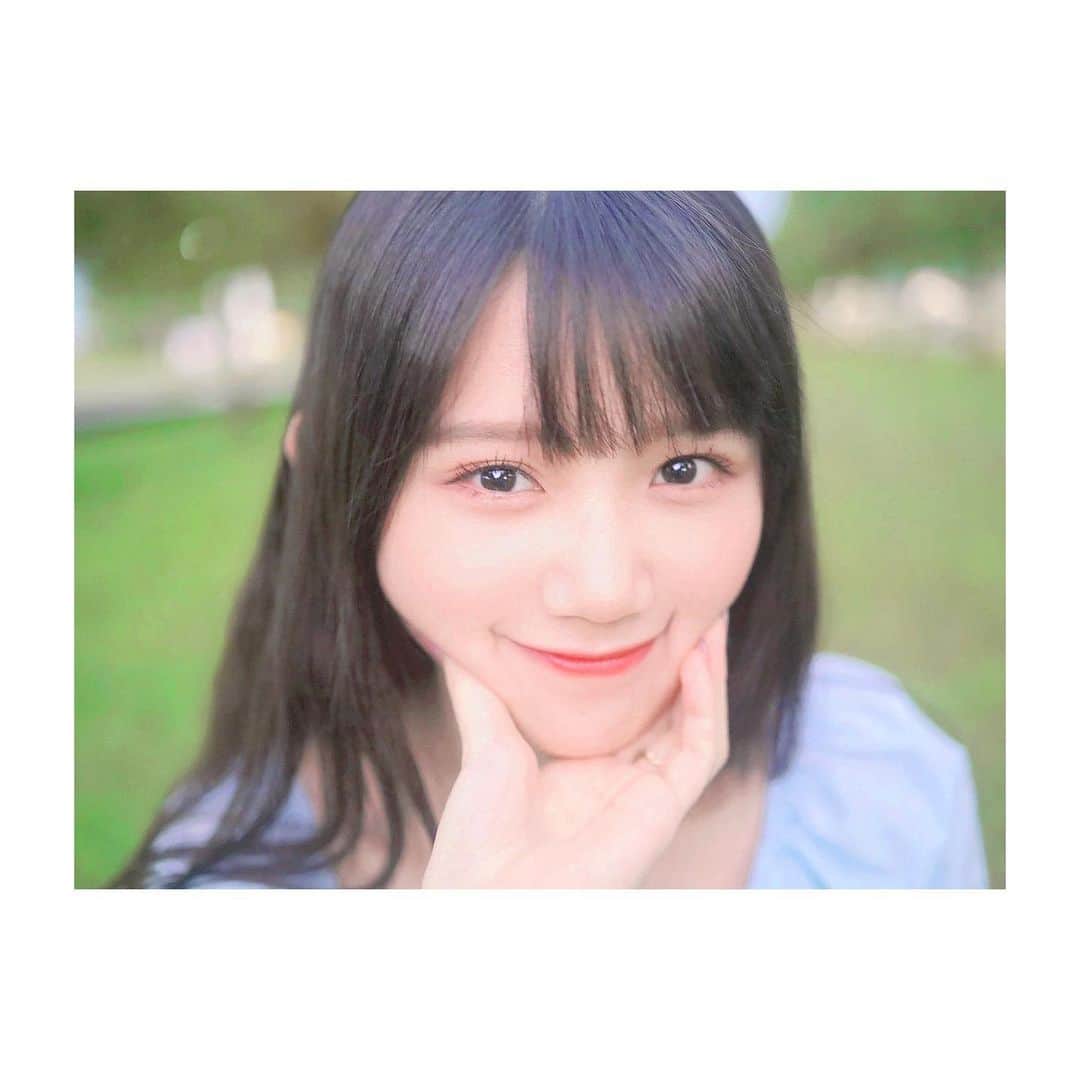 のインスタグラム：「. @_abedesu 阿部桑視角爹斯🧏🏻‍♀️🤳 希望有一天她會把我的臉捏尖一點😌💭 - 阿部さんが撮ってくれました( ∩ｰ̀֊ｰ́📷⊂ )ｶｼｬｯ いつもこう掴まってる('ω'○)まるー - #AKB48 #AKB48TeamTP #TeamTP  #UnitSakura #🌸 #れいち #林于馨」
