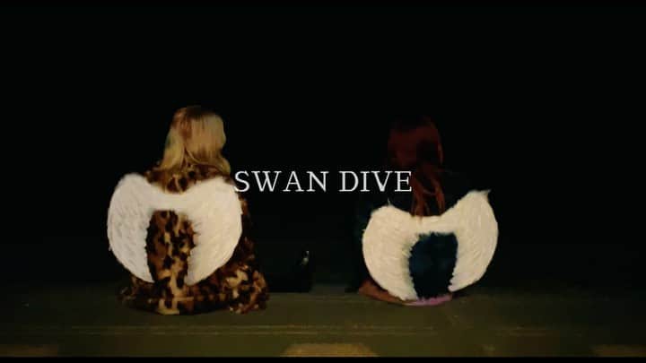 cahoのインスタグラム：「Grasis - SWAN DIVE  MV公開しました🦢 フルはYouTubeで是非…！   #Grasis  #MV  #SWANDIVE」