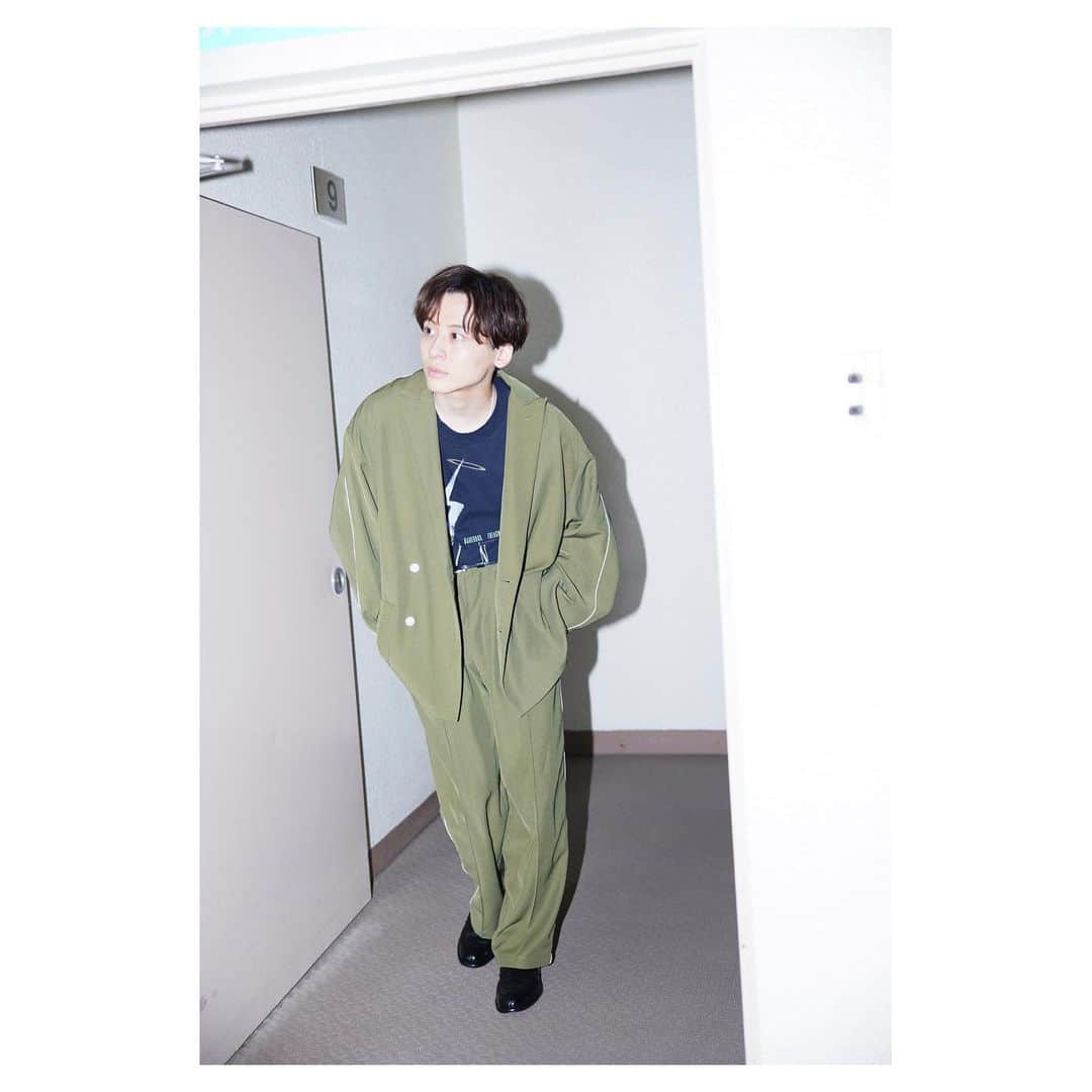 工藤大輝のインスタグラム：「@item_officialstore Season 0 launched.  Director / @da_ice_taiki Photo / @sanomadoka_photo  Stylist / @da_ice_taiki Hair&make up / @akihito_hayami  #itemtokyo」