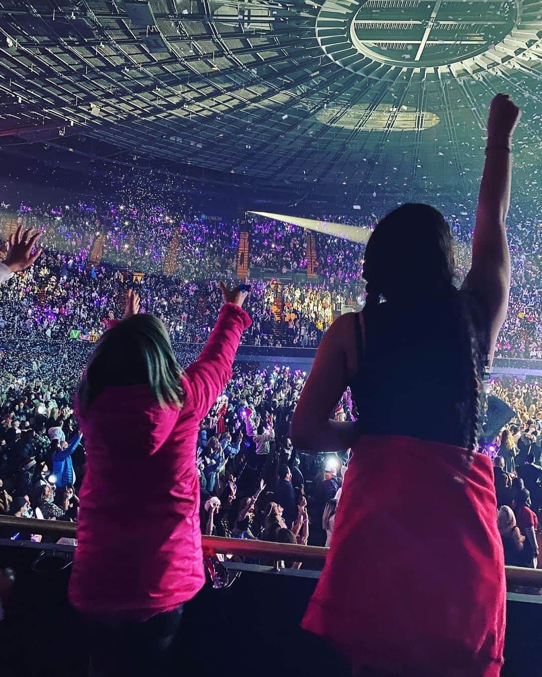 P!nk（ピンク）のインスタグラム：「@iheartradio show last night @theforum ….. sooooooooo goooooood. ❤️❤️❤️❤️」