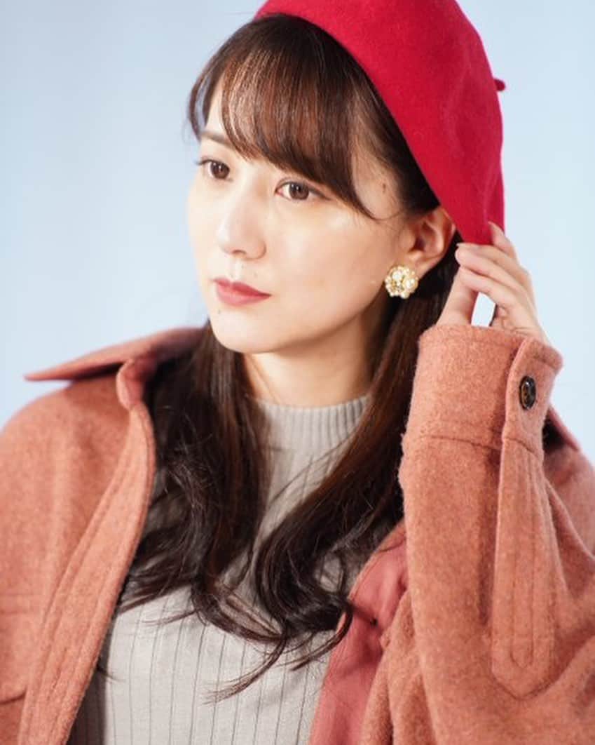瀬谷ひかるのインスタグラム：「【2020年振り返り投稿⑤】  気がついたら2年近く投稿してなかったので、振り返り投稿連投します。 しばらく煩いですが、お付き合いください🙏  . 2020.9.21 still撮影会③ 4枚目は中身差分  . #レースクイーン #モデル #撮影会モデル #ポートレート #被写体 #ファッション #ニット #ベレー帽 #ロングヘア #ゆる巻き #ヘアアレンジ #still撮影会 #スタジオ撮影 #カメラ #model #japanese #girl #japanesegirl #racequeen #rq #fashion #photo #camera #portrait #フォロワー募集中 #followme」