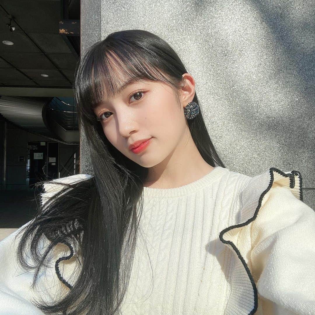 黒木ひかりのインスタグラム：「美容院行った次の日の写真📷✨  サラッサラ〜🥺 今日はネイルも行けたし良い一日🤍 毎週日曜日 23時から配信の DAZN『やべっちスタジアム』もぜひ見てねっ✨ 配信前にインスタライブもしますよ〜！」