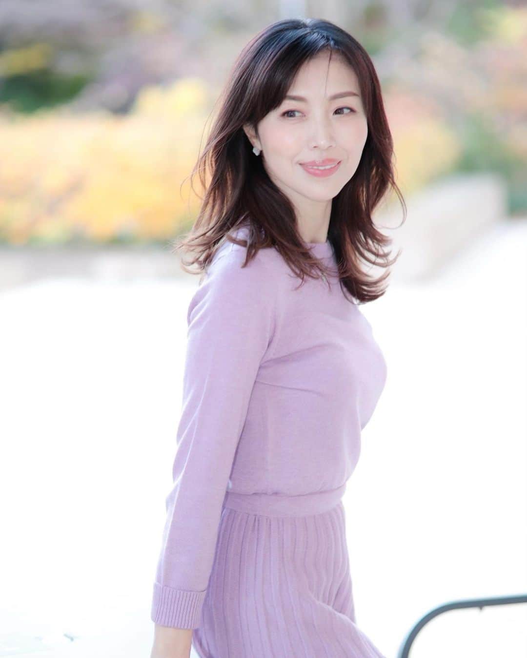 ImotoEtsuyo さんのインスタグラム写真 - (ImotoEtsuyo Instagram)「#おはようございます  ・ ・ 良い天気。 今日はお出かけします🎵 ・ 良い一日をお過ごしください。 ・ #ワンピース ➡︎ @lialapg  #ネックレス➡︎ @vancleefarpels  #shoes ➡︎ @lanvin_en_bleu_womens  ・ @matsuda440  #ootd #fashion  #onepiece  #休日  #日曜日  #きれいめコーデ  #大人コーデ  #シンプルコーデ  #大人可愛い  #コーデ #ポートレート #美肌 #白肌 #透明感」12月5日 7時51分 - bisuhada
