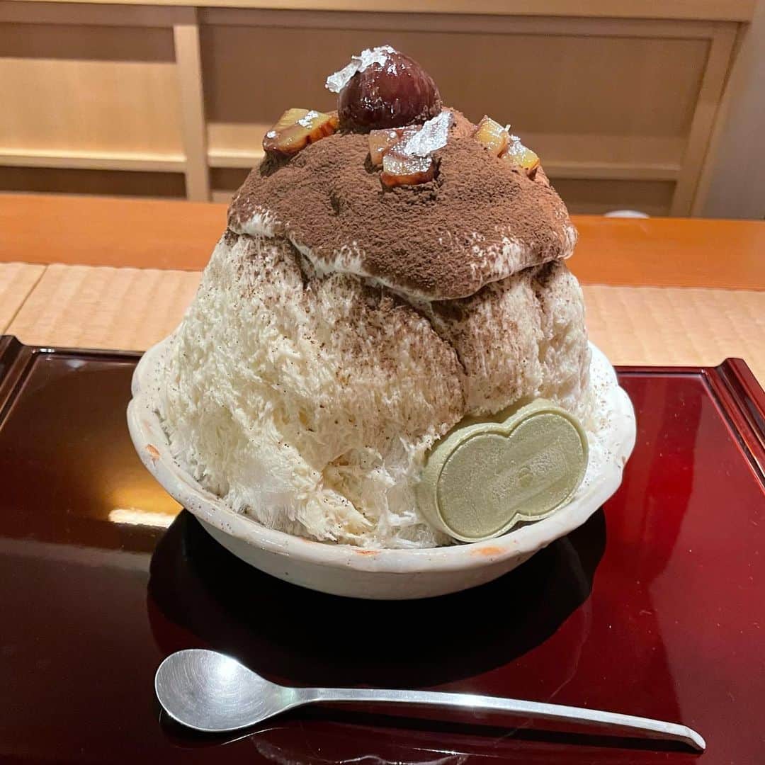 村上佳菜子のインスタグラム：「… ふゆごおり❄️ . . . @kurogichacha  #くろぎ」