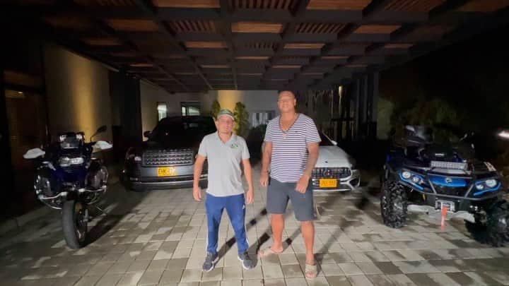 フレディ・グアリンのインスタグラム：「Muchísimas gracias mis amigos de @dry.cleaning.lavado Dios me los bendiga y Palante… Mi Gente súper recomendados para que mimen sus vehículos  Muchísimas bendiciones 🙏🏾💎🙏🏾」