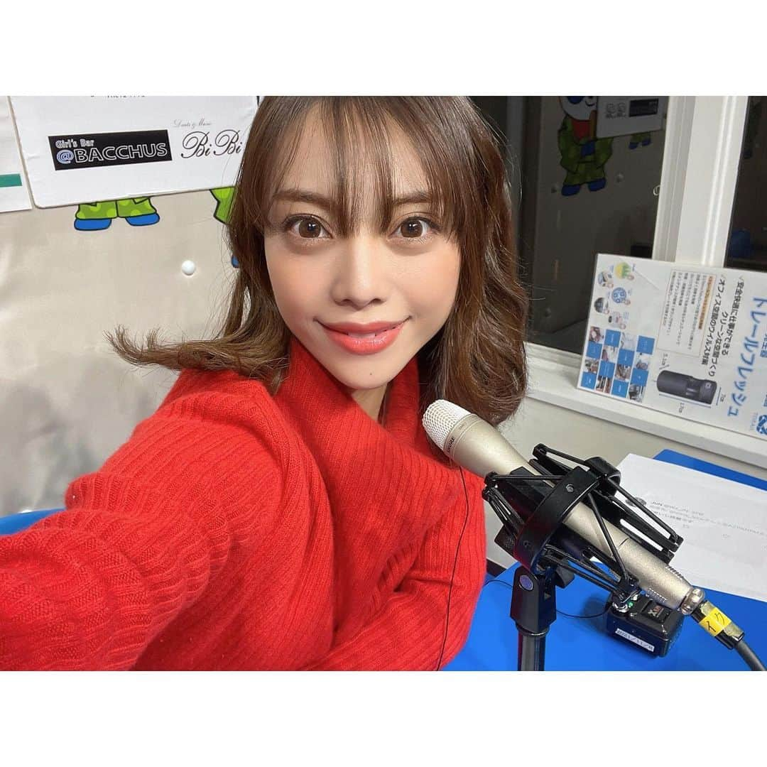 石川あんなさんのインスタグラム写真 - (石川あんなInstagram)「今週のあんころフェス🙂  エスパルス残留祝いで飲みラジオの予定がお酒忘れた笑 鯖隊長も来てくれたよ！さば美味しそうだったな〜  来週もお楽しみに💓  #あんころフェス #ころF #鳥越アズーリFM #ラジオ #スポンサー募集 #japanesegirl  #asiangirls #selfie #girlsday #portrait #日本 #ラジオ好きな人と繋がりたい #fff #f4f #맞팔　#팔로우미　#인친　#网红 #回复 #加朋友」12月5日 9時29分 - anna_iskw