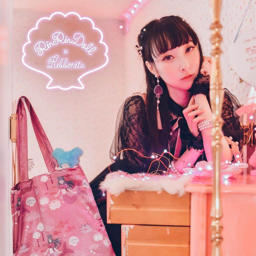 RinRinさんのインスタグラム写真 - (RinRinInstagram)「New merch, collaboration goods, my new accessories line, and “RinRin’s Select Shop” with latest items from my favorite Japanese brands available now at https://www.fakestarusa.com/fs-shop?Brand=RinRin+Doll  New merch includes: 🎀Queen Bee Postcard Set 🎀Animal Postcard Set 🎀 @kiraimai illustration RinRin Doll keychain   ❗️❗️❗️Only available for a few days❗️❗️❗️ 🌟 RinRin handmade @lumirevebyrinrin  🌟 RinRin Doll x @ribbonitababydoll collab Mermaid series 🌟 RinRin Doll x @ribbonitababydoll Honey Bunny Bee series  RinRin’s Select Shop: 🌟 @triplefortune ocean dress & tights 🌟 @milk__official_ & @landbymilkboy dresses, tops, bottoms, accessories  🌟 @mihomatsuda_official dress, haori top, tights 🌟 @scaitokyo_official tops, overalls  #rinrindoll #japan #tokyo #harajuku #japanesefashion #tokyofashion #harajukufashion #東京 #コーデ #今日のコーデ #原宿 #ootd #fakestar #triplefortune #lolitafashion #rinrindollmerch #kiraimai #ribbonita #mihomatsuda #milkharajuku #landbymilkboy #scaitokyo #lumireve」12月5日 10時42分 - rinrindoll