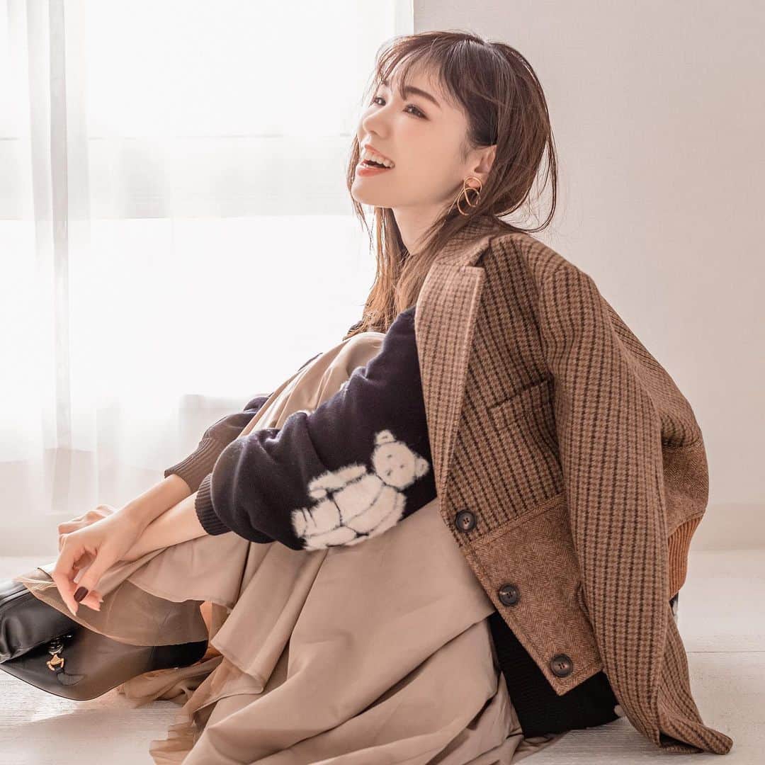 SHIORIのインスタグラム：「✔︎📸 . . . . このジャケットも トップス🧸もお気に入り☺️❤️ . . . .  #model #kyoto #japan_photo_now #tokyocameraclub #portrait_perfection #japan #イメージ #ポートレート #撮影 #作品撮り #モデル #被写体 #ポートレート部 #ポートレート女子 #ポートレートモデル #カメラ #ガール #ポトレ #東京カメラ部  #写真撮ってる人と繋がりたい #写真好きな人と繋がりたい #メイク #ヘアメイク #ファインダー越しの私の世界 #京都」
