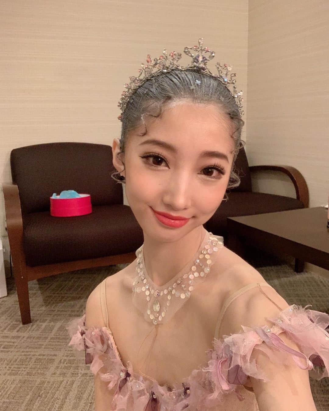 飯島望未のインスタグラム：「マリー姫のメイク💄」