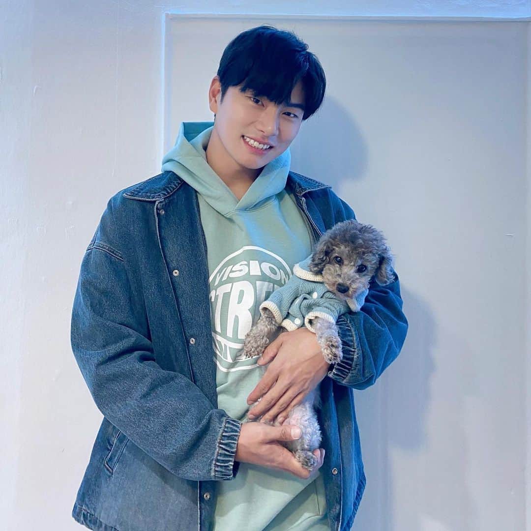 イ・イギョンのインスタグラム：「이쁜 엔쵸와☺️ . . . . #vision #visionstreetwear #비전」