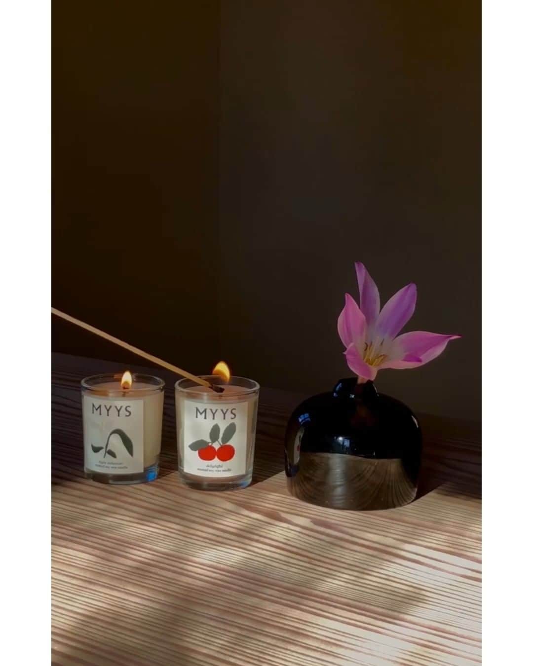テーリポルキのインスタグラム：「2. advent 🕯️🕯️ This weekend we enjoy and take time to ourselves. Tomorrow Monday we'll be celebrating the Finland's Independence Day and our store will be closed. See you again on Tuesday! . . #TERHIPÖLKKI #terhipölkkishoes #terhipölkkifriends #myysboutique #scentedcandles #soycandles」