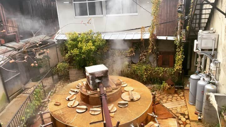 小笠原エリイのインスタグラム：「♨️♨️♨️♨️♨️♨️ Onsen in Arima 有馬温泉 ・ ・ ・ #有馬温泉 #有馬 #有馬温泉街 #温泉 #温泉街 #兵庫観光 #日本 #日本最高 #冬 #温泉旅 #onsen #hotspring #hyogo #japan #japantrip #weekend #japantravel #sunday #happy #winter #japanlife」