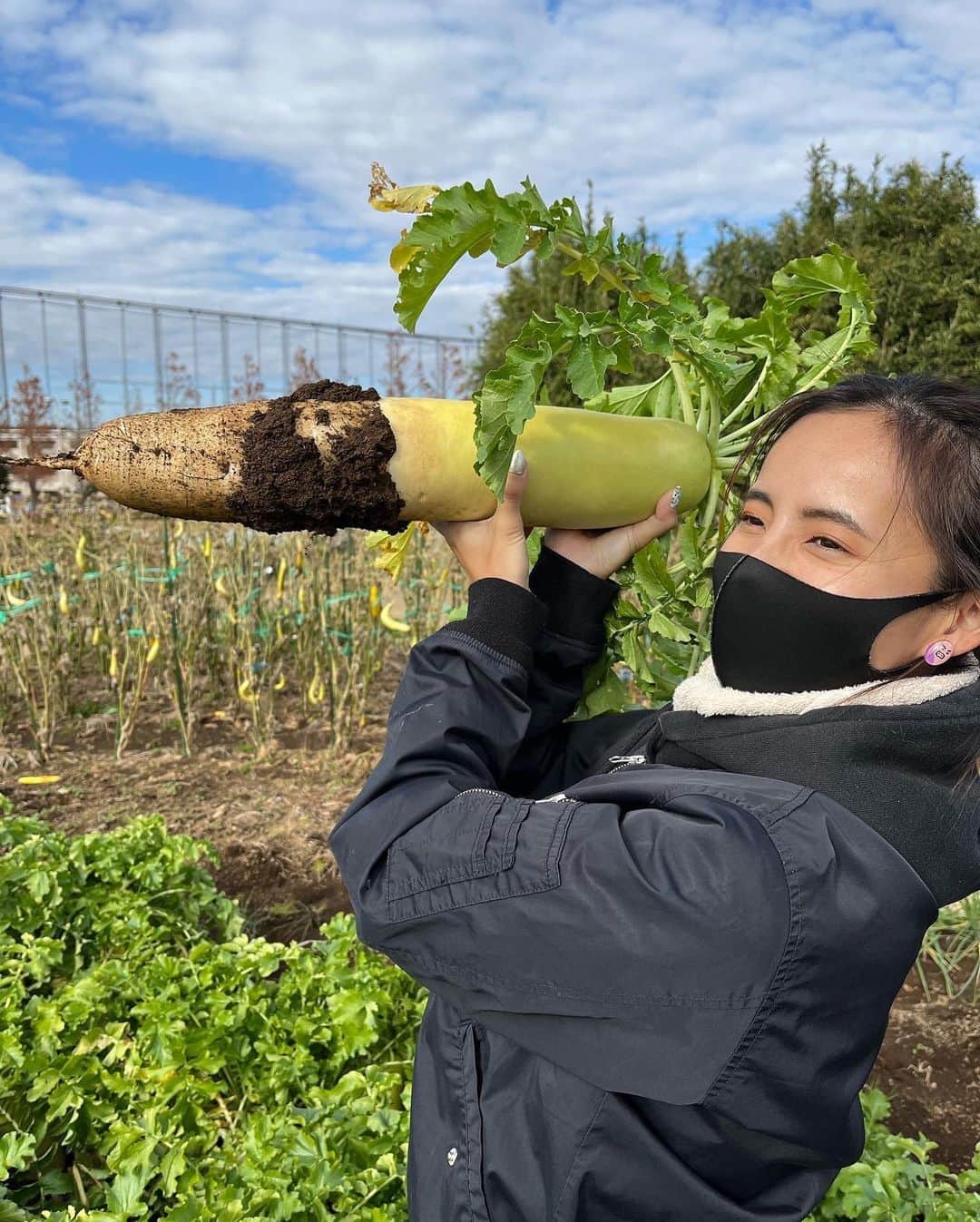 佐野千晃さんのインスタグラム写真 - (佐野千晃Instagram)「⁡ 今日はお野菜収穫！！！ ⁡ 大根がでっかくてすんごい！！！ ⁡ 野菜がたくさんで幸せだぁーーー！！！ ⁡ #野菜 #野菜収穫 #美味しい #採れたて #最高 #楽しい」12月5日 20時00分 - sanochiaki810