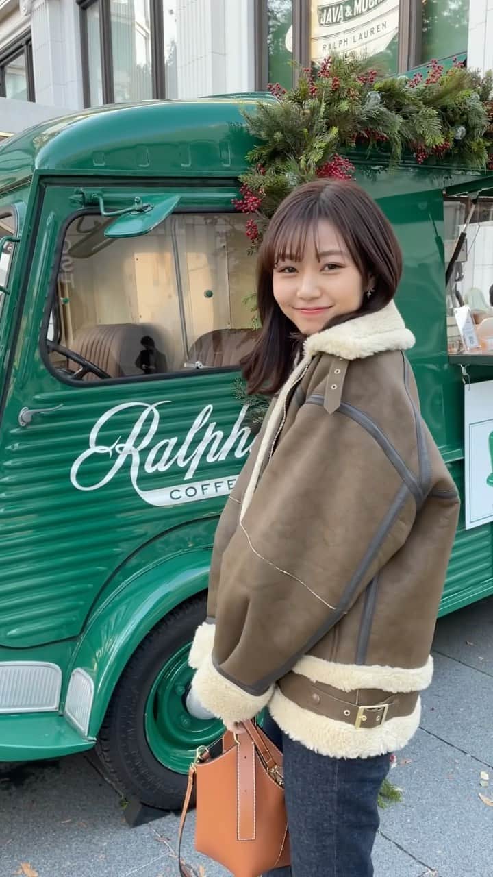 杉浦みずきのインスタグラム：「もこもこアウターで、クリスマス仕様の表参道お散歩🎄💗 ・ ・ #冬服 #冬服コーデ #カジュアルコーデ #私服 #ootd #モコモコアウター #ムートンコート」
