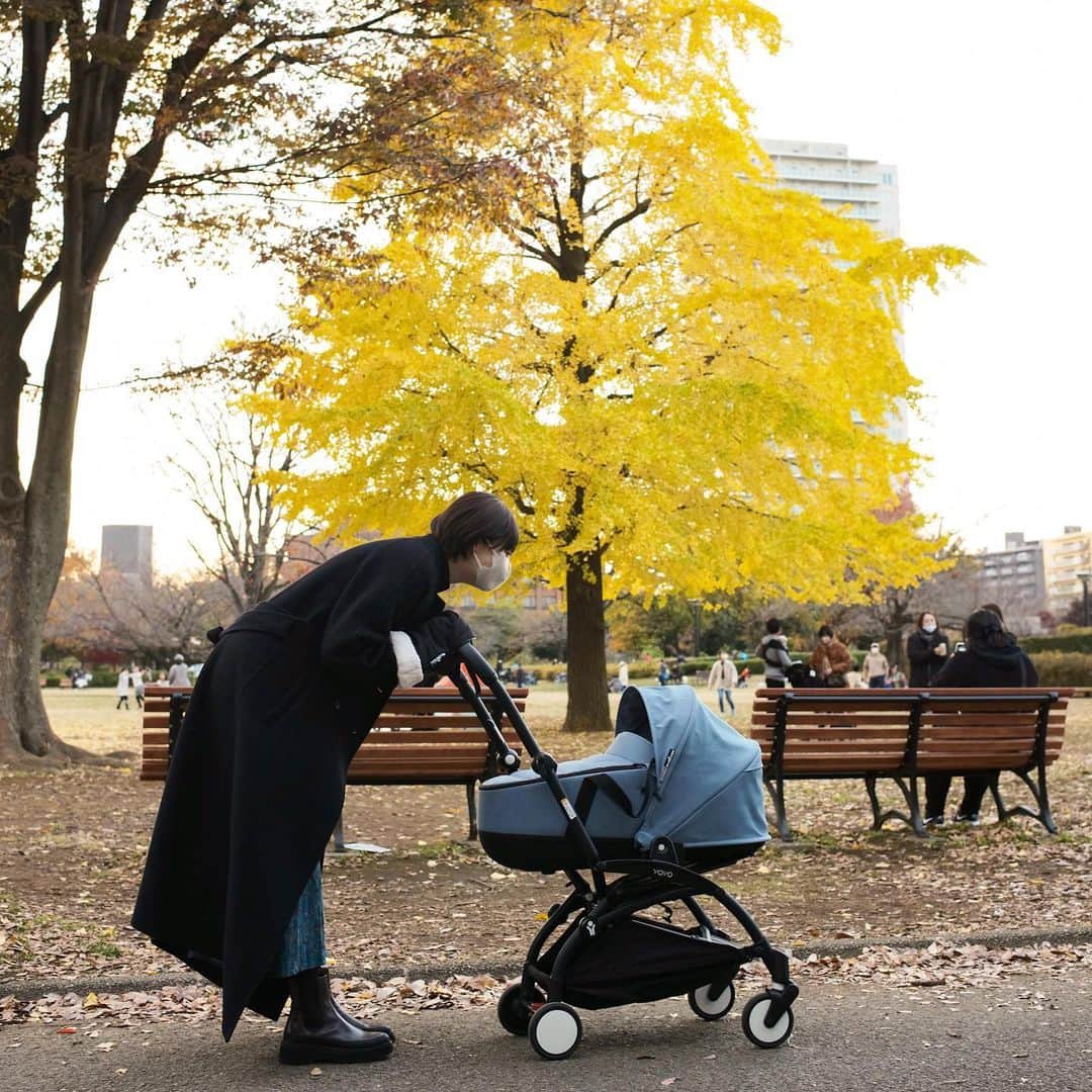 おのののかのインスタグラム：「＊ 無事に１ヶ月検診を終えて、公園デビュー☀️ 色々な音に耳を傾けていました🌿♪ これから楽しいことが、たくさん待ってるよ。☺️✨」