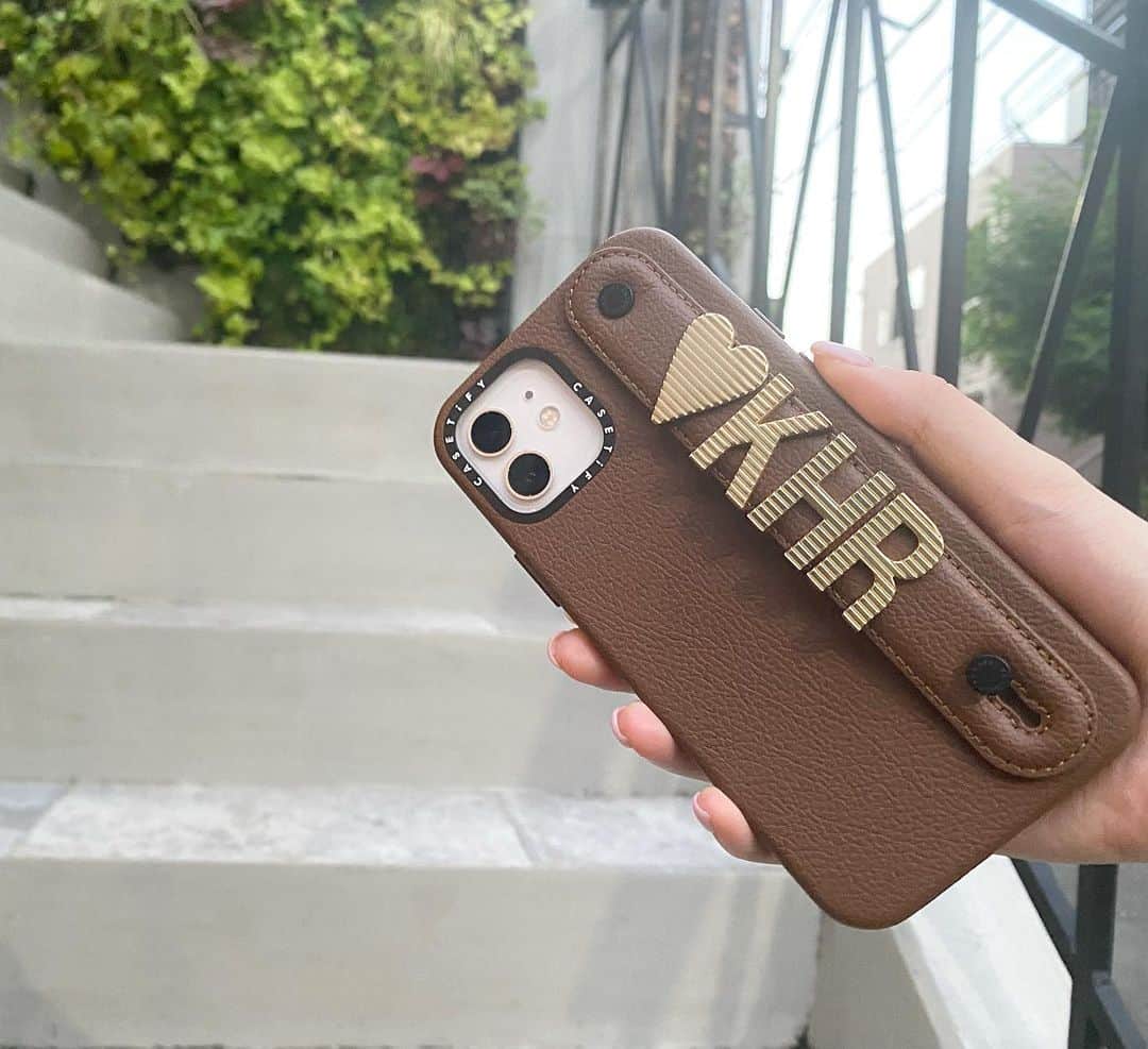 伊藤小春のインスタグラム：「いまのケース🍫♡ ⁡ ⁡ 自分でカスタムしました！#casetify  ちょっと小春主張つよめです😂 ⁡ ⁡ 大事につかおーっと！」