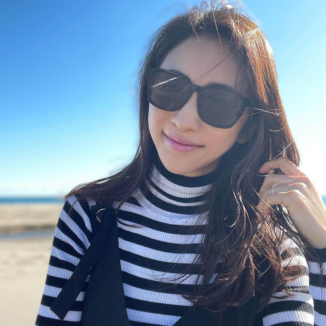 木本泉さんのインスタグラム写真 - (木本泉Instagram)「- 冬の海も、また夏の海と違って良い🏖  もう早くも１２月🎄 早いな、、、😳  #海#１２月」12月5日 23時59分 - izumikimoto