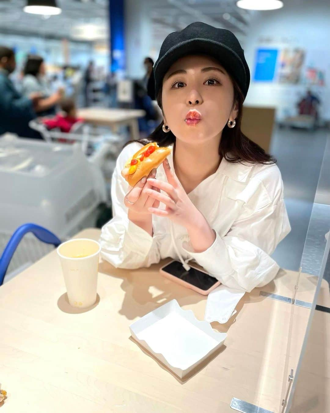 宮下舞花のインスタグラム：「🌭♡ . . 先日 #IKEA へ家族と♡ #もう少し上手に食べようか #断捨離#収納調達　♡」