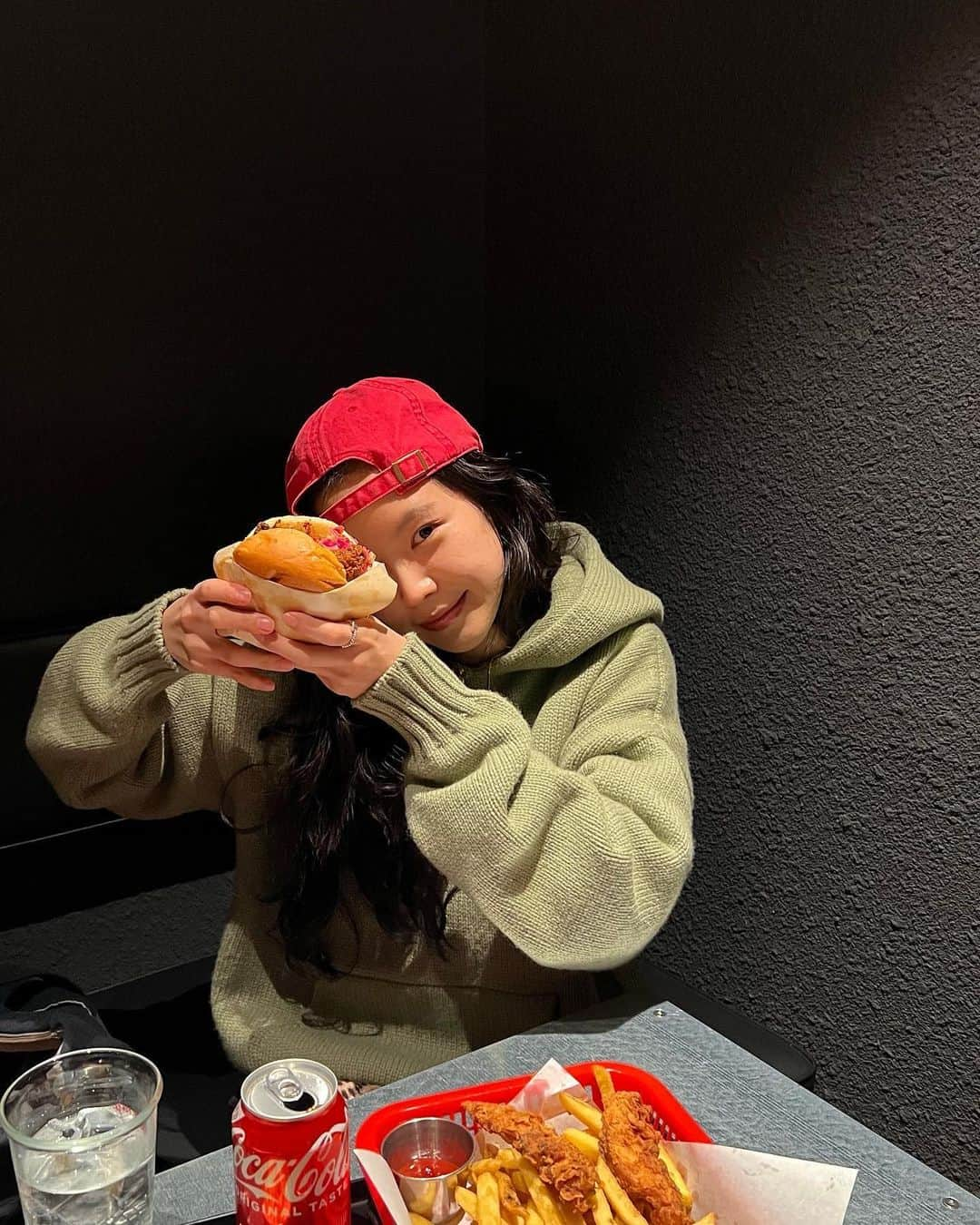 ソン・ナウンさんのインスタグラム写真 - (ソン・ナウンInstagram)「🍔」12月6日 0時14分 - marcellasne_