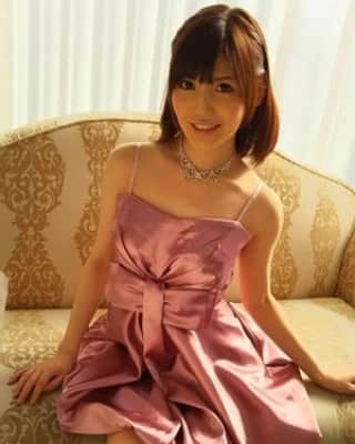 にょにょ（グラドルやAV女優を応援する垢）のインスタグラム：「#有賀ゆあ ちゃん  12月6日のお誕生日おめでとう(・ω・)ノ🌴🎇🎆🎉🎂🎁🎉🎈 . . . #YuaAriga」