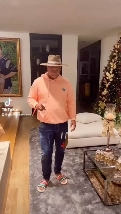 フレディ・グアリンのインスタグラム：「Tranquilos PS!  Buzo : @adidasco 🤛🏿」