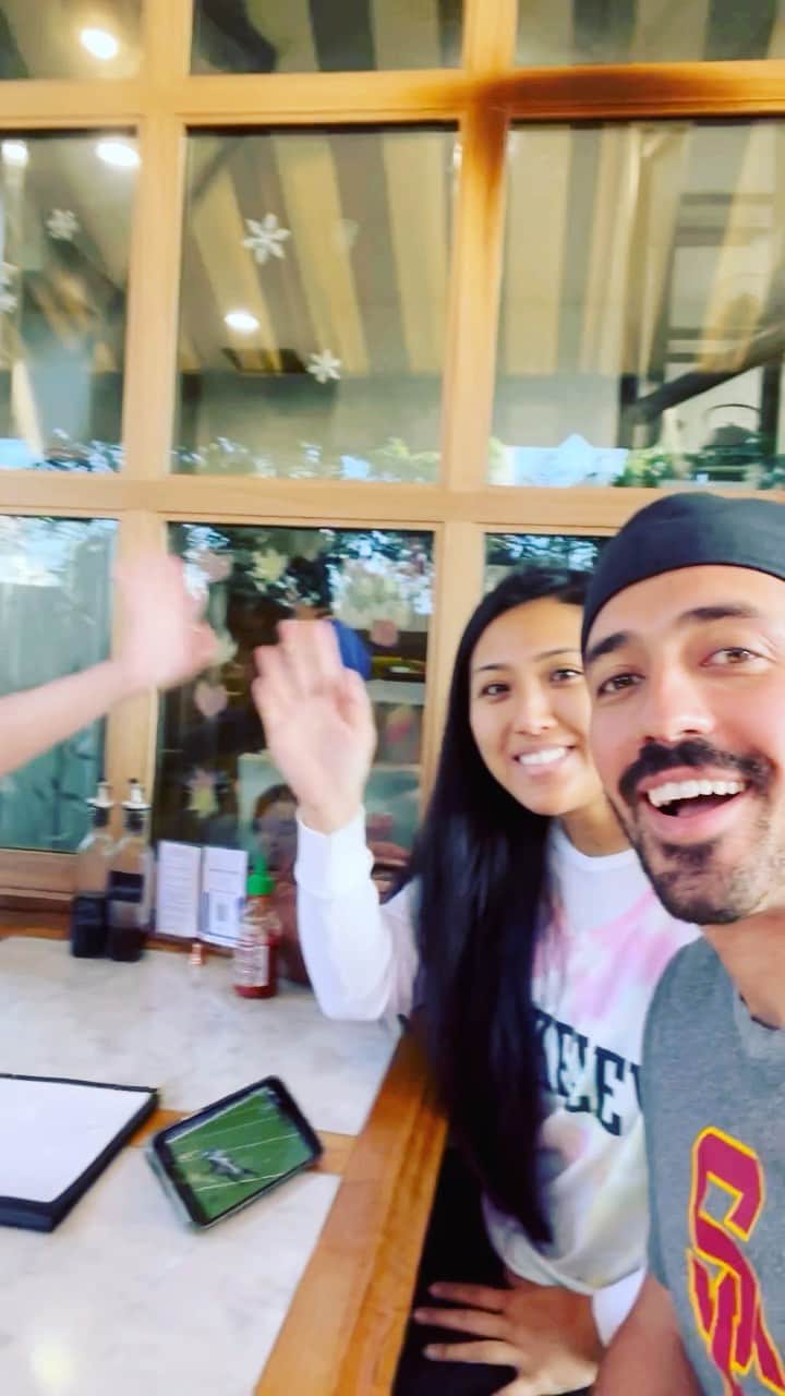 オリビア・タイのインスタグラム：「What do you do on the weekends? 🤪  Me? Family time!」