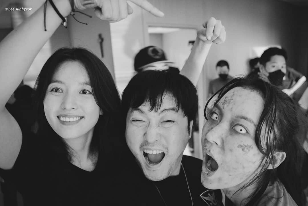 ハン・ヒョジュさんのインスタグラム写真 - (ハン・ヒョジュInstagram)「@junhyeok.lee.393 준혁아제가 찍어주신 사진 💕  힘나는 월요일이요! 화이팅!!  #해피니스 #happiness」12月6日 11時22分 - hanhyojoo222