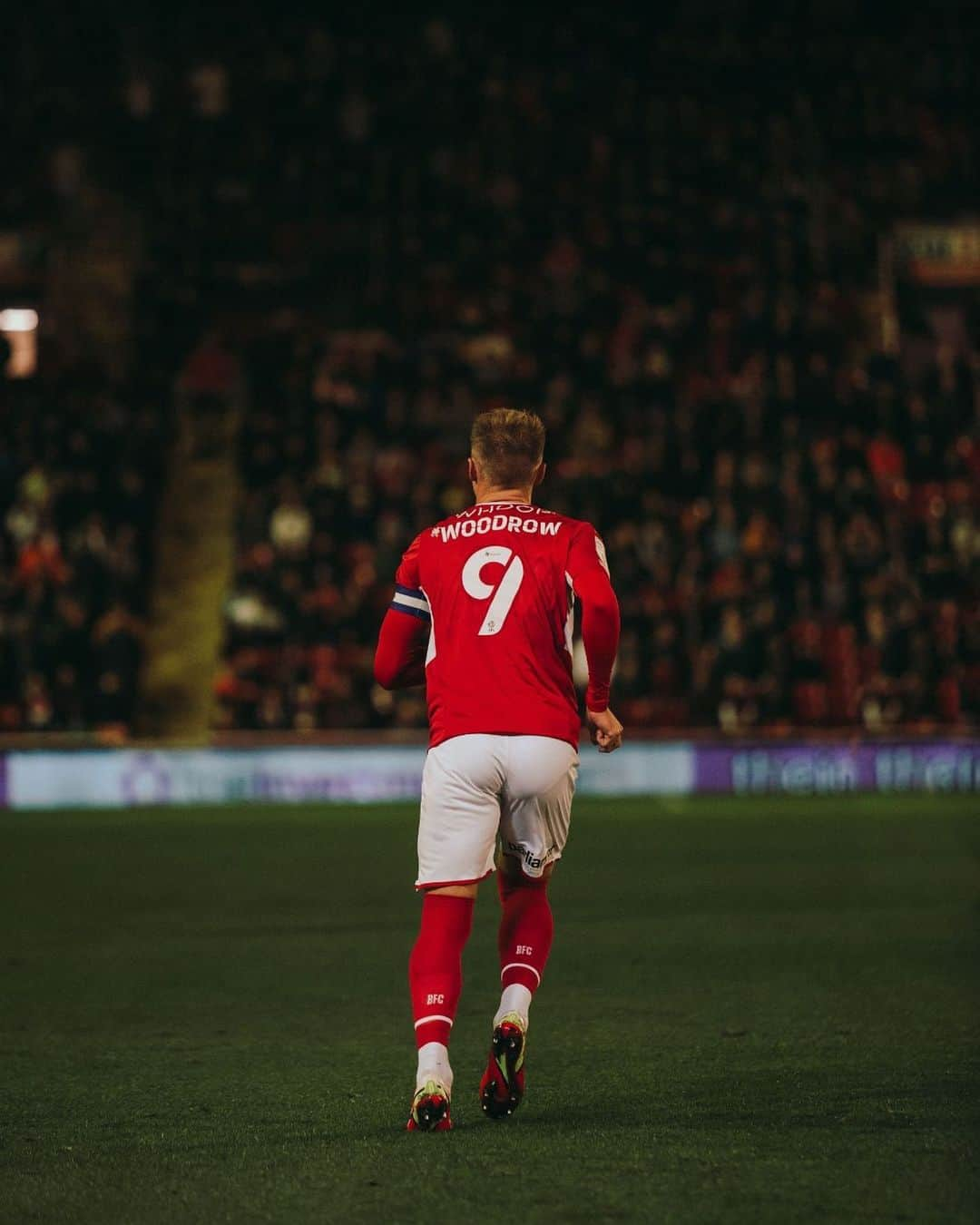 コーリー・ウッドローのインスタグラム：「150 apps for the club yesterday, enjoyed every minute 🙌🏻 Nice to see @carlton_morris back scoring 🔴😍⚪️」