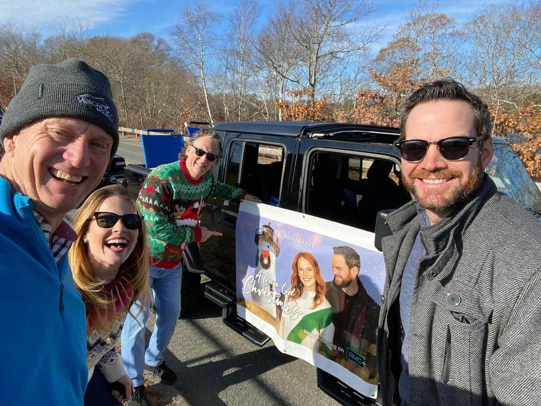 ケイティー・ルクレールさんのインスタグラム写真 - (ケイティー・ルクレールInstagram)「The Falmouth Christmas parade was SO GREAT!! Nothing has ever made me feel more out of shape than being exhausted from just waving for an hour! 😂 #CapeCodChristmas」12月6日 3時11分 - katieleclerc