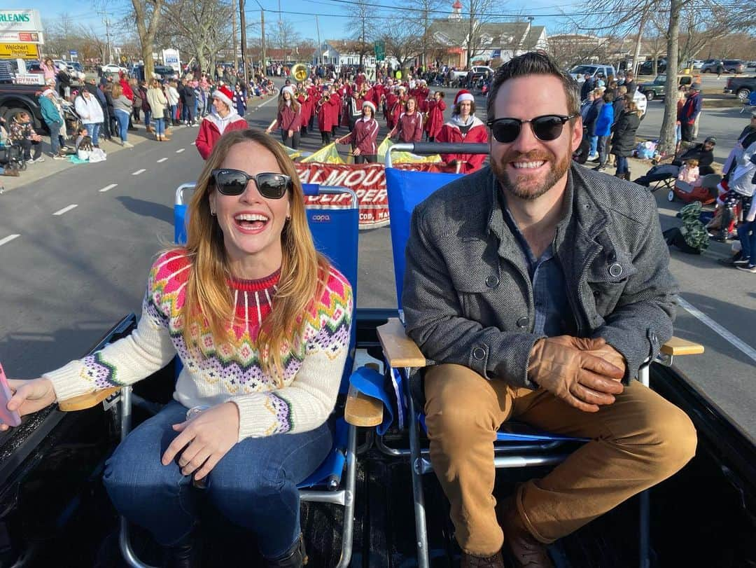 ケイティー・ルクレールさんのインスタグラム写真 - (ケイティー・ルクレールInstagram)「The Falmouth Christmas parade was SO GREAT!! Nothing has ever made me feel more out of shape than being exhausted from just waving for an hour! 😂 #CapeCodChristmas」12月6日 3時11分 - katieleclerc