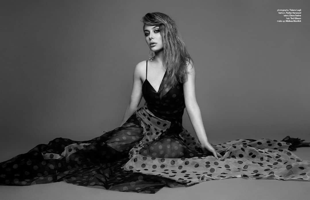 エレナ・サチンのインスタグラム：「Spoke to @schonmagazine about all things Julia. Link in bio.」
