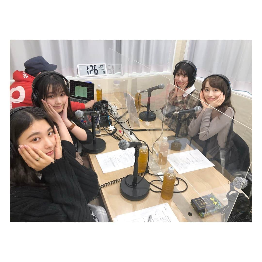 ８２１（ハニー）のインスタグラム：「821CAM📸 #すいはに  今月もラジオ公開収録やります📻🎵  12/19(日) stand fmの2.75(ニナナゴ)にて 821のラジオ番組“821sweet home” またまた公開収録❣️  観覧チケットの詳細はこちら↓  t.livepocket.jp/e/821radio02  是非お越しください☺️  #821honey #ラジオ #standfm #ニナナゴ #水曜レギュラー #公開収録」