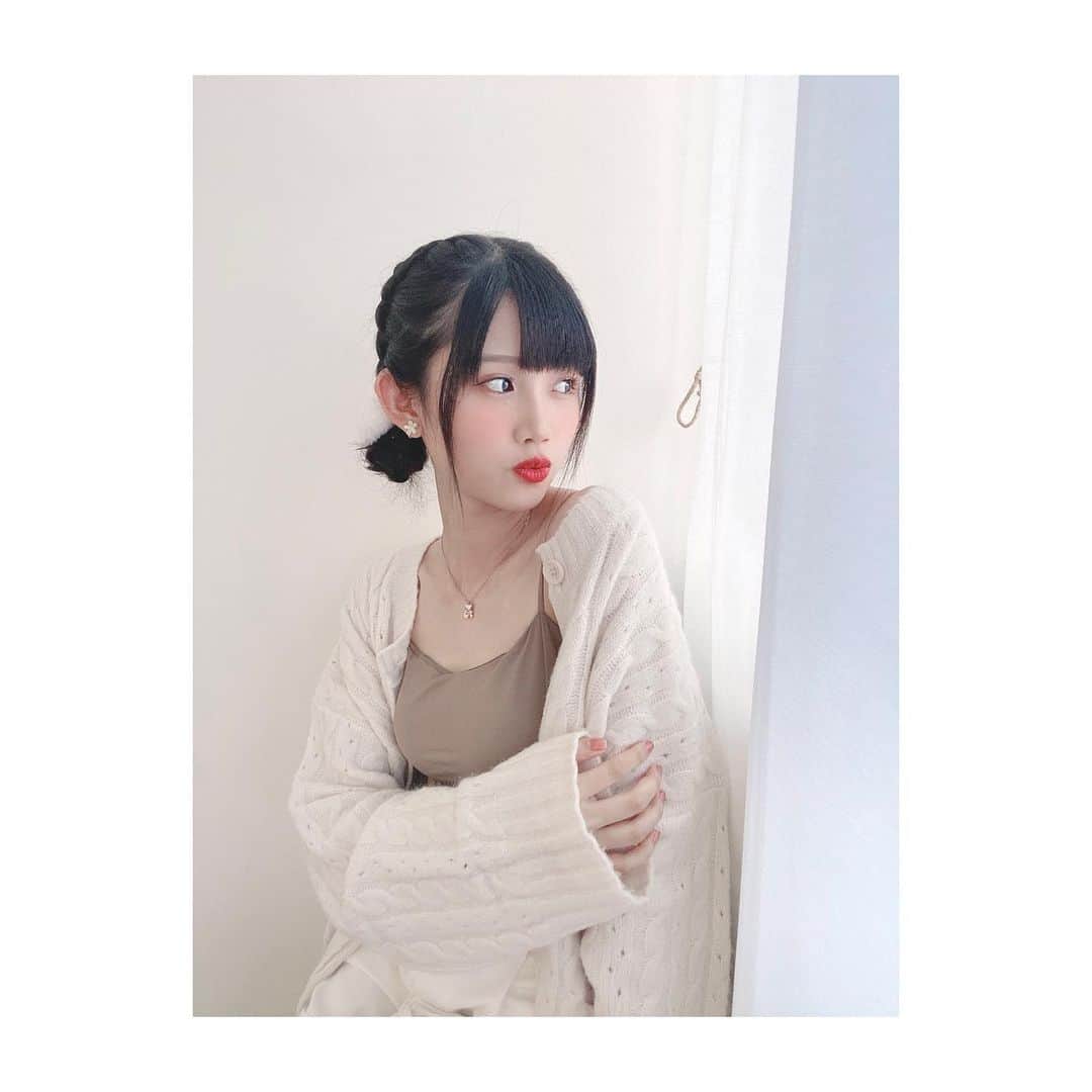 のインスタグラム：「. 這個禮拜好像會一直下雨☔️💭 真實的年曆居家女友希望可以不要出門😮‍💨 請讓我待在家中_(-ω-`_)⌒)_ - 今週はあめあめ*☂︎*̣̩⋆̩ 本当なら外に出たくないずっと家にいたい☃️ - #AKB48 #AKB48TeamTP #TeamTP  #UnitSakura #🌸 #れいち #林于馨」