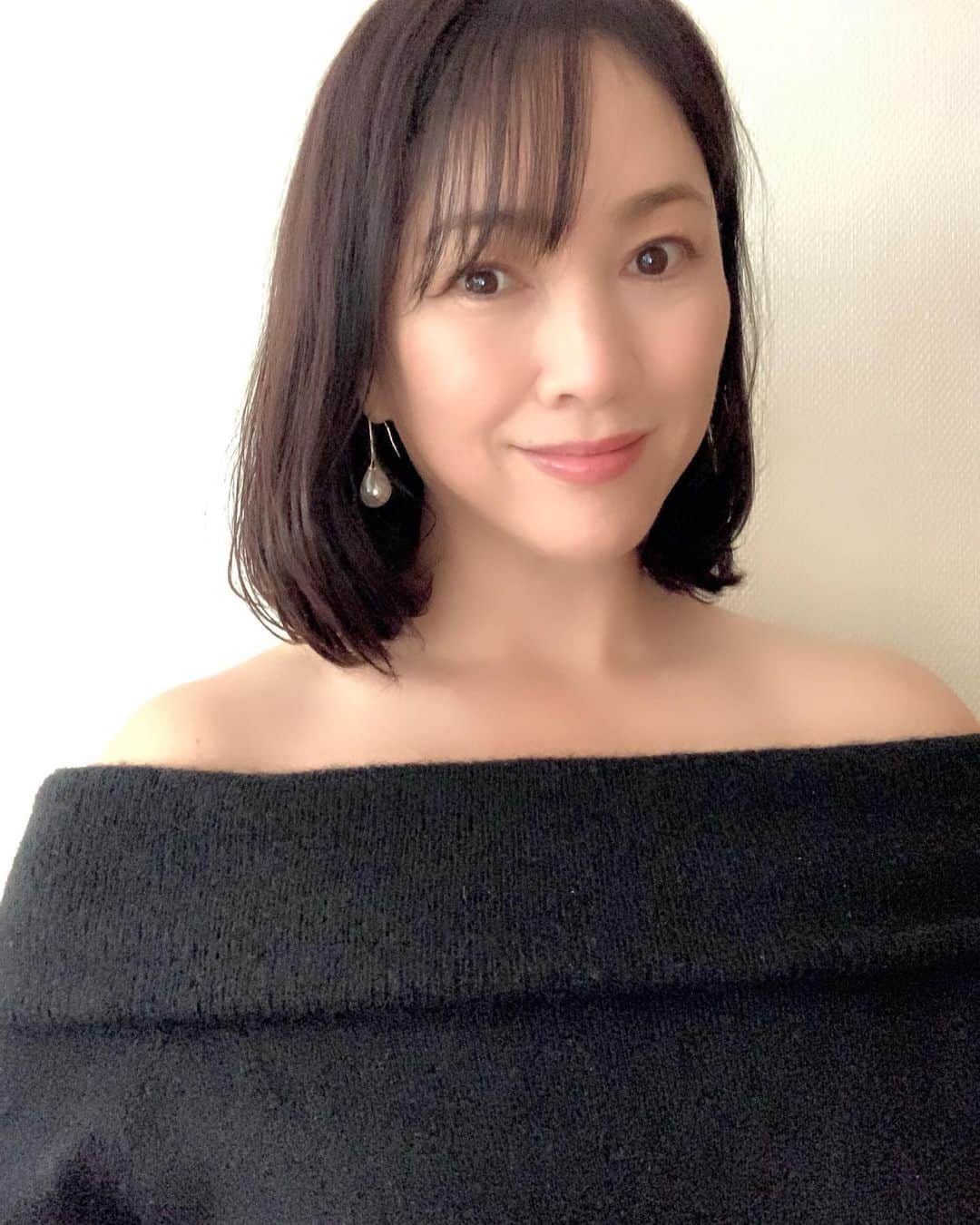 田中悦子さんのインスタグラム写真 - (田中悦子Instagram)「今日は午前にエピペン研修っていうのがあってお勉強。 そして今から職場へ！ 帰ったらすぐに都内の娘の家まで お届け物があるので向かうという長い1日になります😂  さ、今週もファイト❣️  #アラフィフ女子 #アラフィフファッション #50代女子 #ママライフ #ワーキングマザー #今週も宜しくお願いします」12月6日 13時06分 - etsuko.reborn25