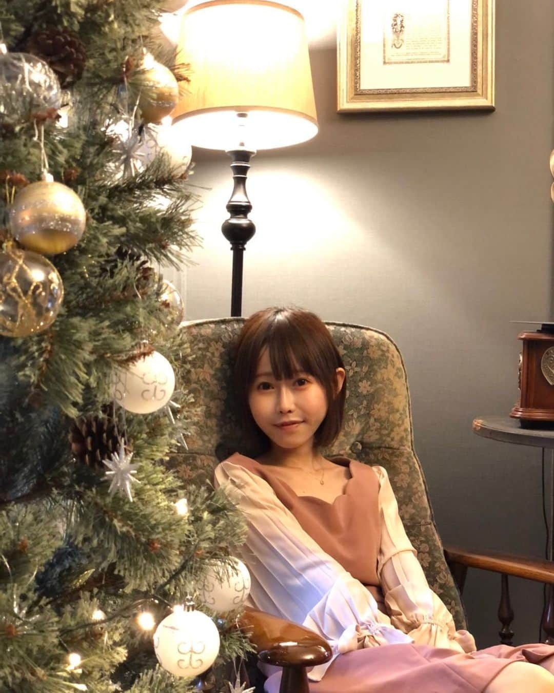 おごせ綾さんのインスタグラム写真 - (おごせ綾Instagram)「先日の撮影会の写真です✨✨  スタジオもクリスマスらしい装飾にチェンジしていてクリスマス映えな良い写真付き撮れました✨✨ 26日の撮影会も楽しみ✨✨  #クリスマス #新潟撫子撮影会 #アンクルぺぺ #ポートレートモデル #大食いタレント #新潟 #大食いYouTuber #モデル   #撮影会 #被写体 #model #portrait #イベント #撮影モデル #写真 #photo #instagood #タレント #ありがとうございました #ファインダー越しの私の世界 #ポートレート撮影 #japan #japanesegirl #撮影データ  #おごせ綾 #フードファイター  #ジルスチュアート  #ワンピース #ワンピ #クリスマスツリー」12月6日 13時21分 - ogose0123