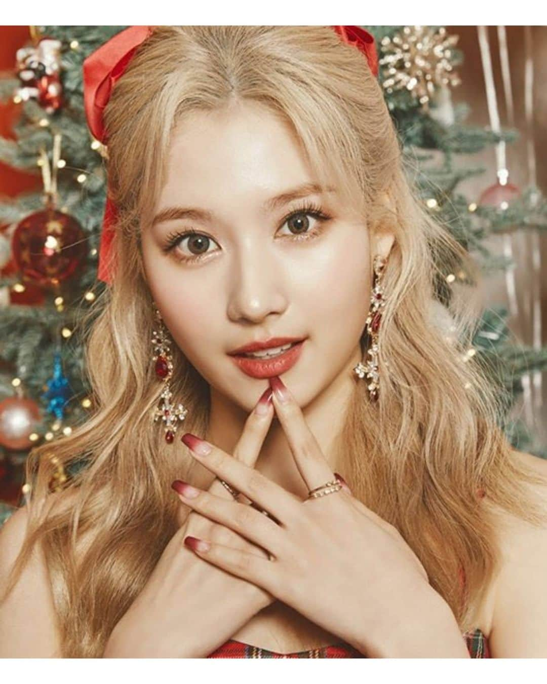 サナさんのインスタグラム写真 - (サナInstagram)「SANA x Apieu ーーーーーーーーーー Follow > @sana.twice.kr < . @twicetagram #TWICE#트와이스#ONCE#Sana#사나 #Nayeon#나연#Jeongyeon#정연#Momo#모모#Jihyo#지효#Mina#미나#Dahyun#다현#Chaeyoung#채영#Tzuyu#쯔위」12月6日 13時40分 - sana.twice.kr