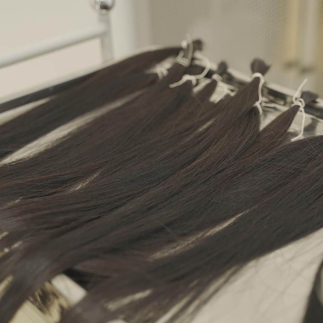 柴咲コウさんのインスタグラム写真 - (柴咲コウInstagram)「髪の毛切りました✂️ ショートヘアにしてドネーションも💇‍♀️  I got my hair cut and donated them!  ELLEデジタルとレトロワch.ではヘアカットの模様を明日配信します！お楽しみに♡  @ellejapan_beauty  @lestroisgraces_official   hair: 松浦美穂 @twiggy.miho  makeup: COCO @coco_ikuko   5枚目はbeforeの長さ⭐︎  #ショートヘア #ドネーション #shorthair #donation #haircut」12月6日 13時49分 - ko_shibasaki