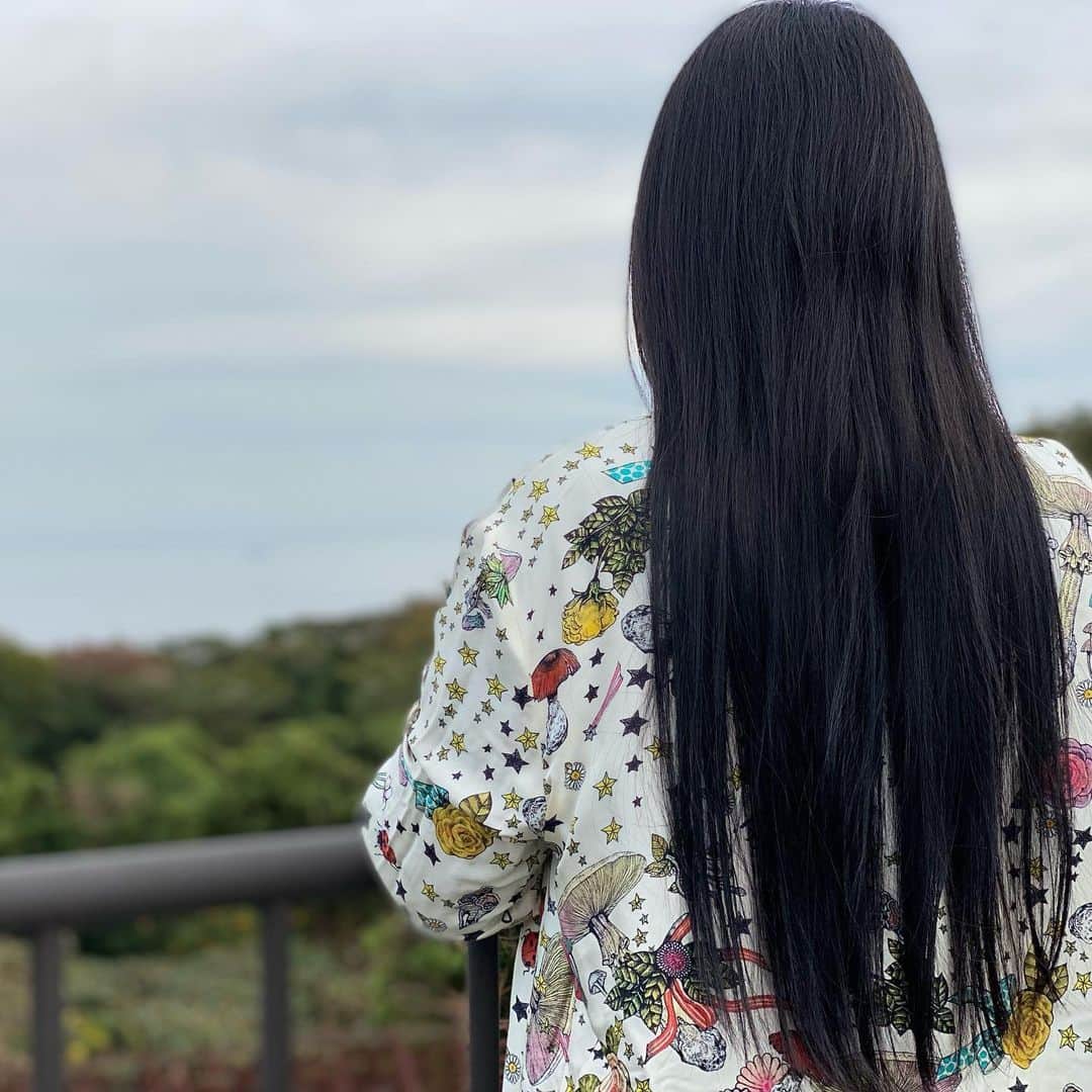 柴咲コウさんのインスタグラム写真 - (柴咲コウInstagram)「髪の毛切りました✂️ ショートヘアにしてドネーションも💇‍♀️  I got my hair cut and donated them!  ELLEデジタルとレトロワch.ではヘアカットの模様を明日配信します！お楽しみに♡  @ellejapan_beauty  @lestroisgraces_official   hair: 松浦美穂 @twiggy.miho  makeup: COCO @coco_ikuko   5枚目はbeforeの長さ⭐︎  #ショートヘア #ドネーション #shorthair #donation #haircut」12月6日 13時49分 - ko_shibasaki